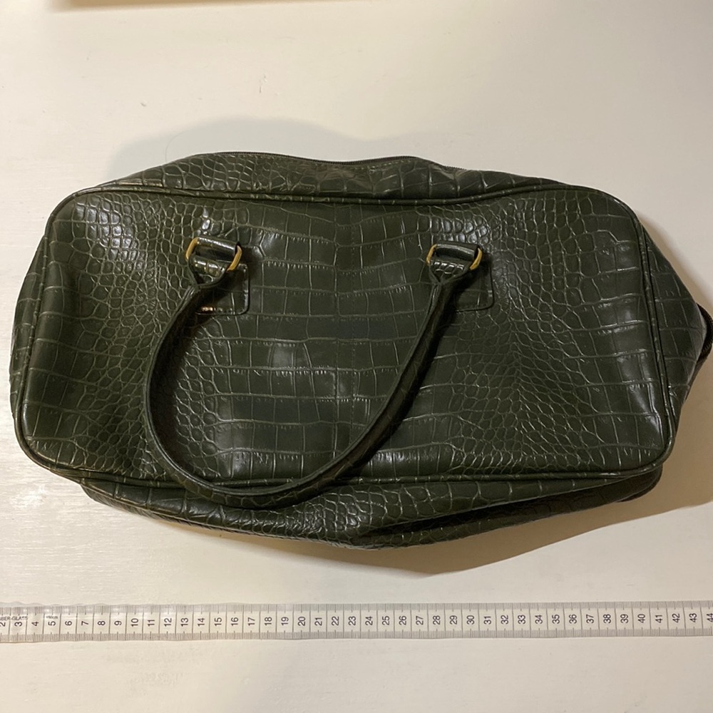 Like new green skin purse handbag